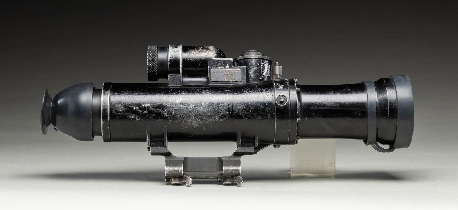 BRITISH INDIVDUAL WEAPONSIGHT NIGHT VISION.: British Individual Weapon sight night vision scope for the L1A1 rifle. 1972 dated & made by R.P.I. Ltd. We are unable to test night vision function. CONDITION: scope tube shows scattered flaking,