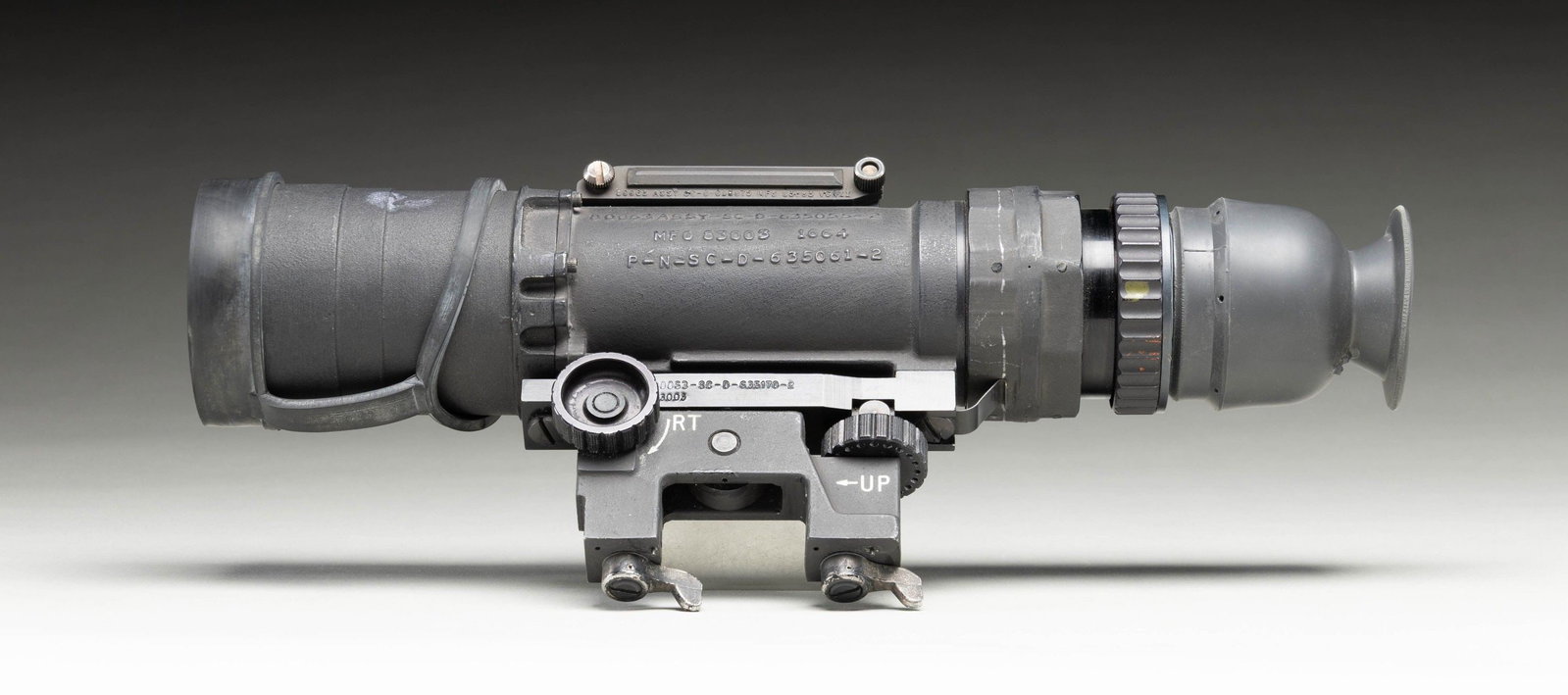US MX-8201A/PVS-3 NIGHT VISION SCOPE.: Vietnam era night vision with mount for M16A1 carry handle. Varo Military Systems made sight. Rubber eyepieces present. We are unable to test function. CONDITION: scope shows scattered staining & age