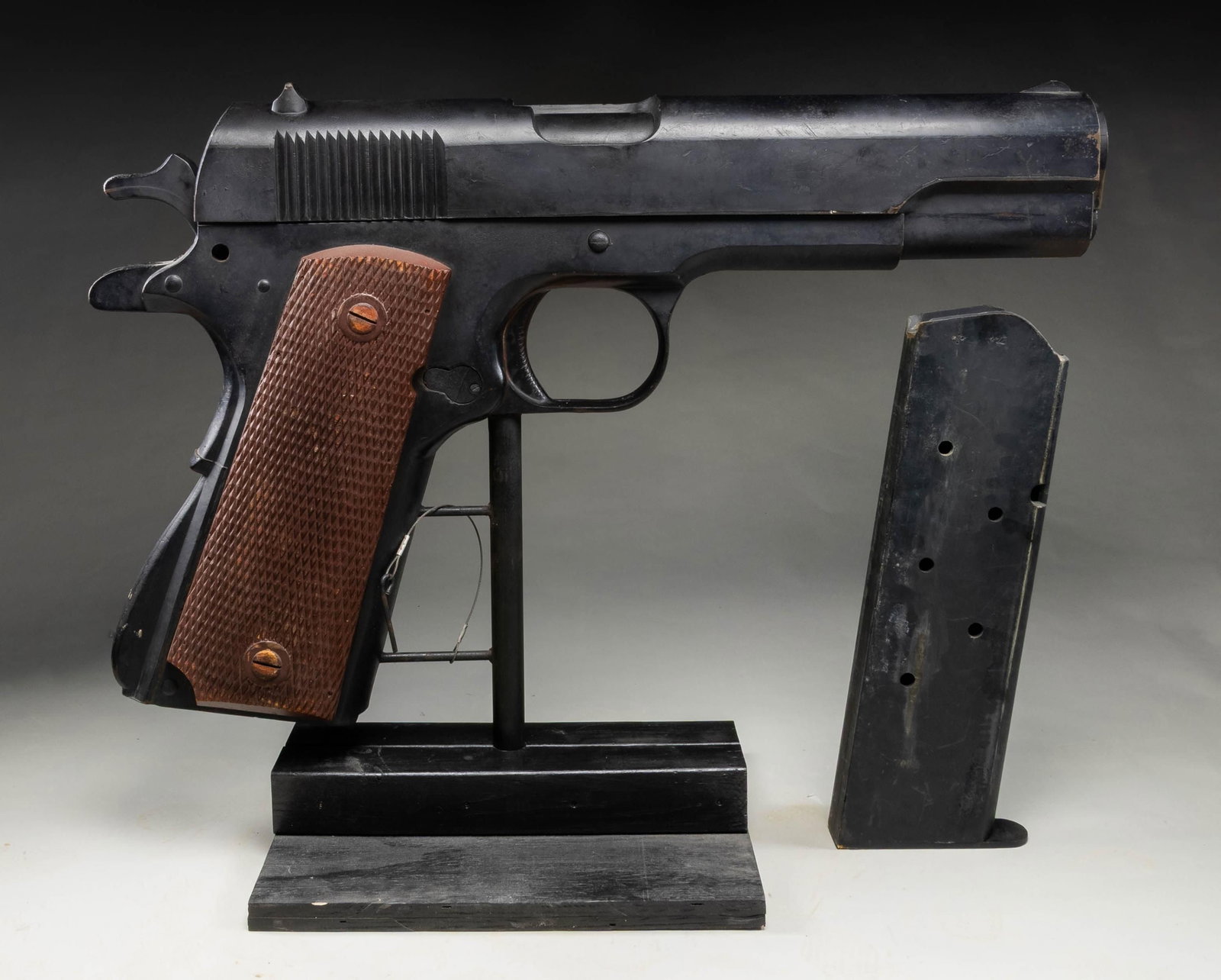 GIANT CLASSROOM COLT MODEL 1911 TRAINING PISTOL.: Most of these enormous training firearms were manufactured in the 1950s - 1960s & were utilized as demonstration pieces to show a large group how something worked internally & externally. This was far