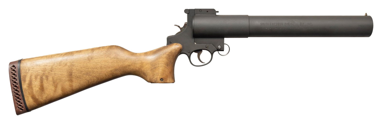 S&W MOD 276 37MM GAS GUN.: Cal. 37mm. S# PY2630. Bbl. 14". Brass bead front sight. Flip up aperture rear sight. S&W Chemical Co. Gas gun made in Jefferson, Ohio. Parkerized finish with case colored hammer & trigger. Hardwood st