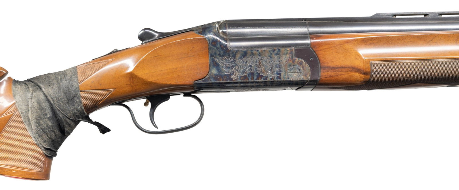 PERAZZI MX8 SCIT O/U TRAP GUN MADE FOR ITHACA.: Cal. 12 Ga. 2-3/4". S# 008041261. The 32" monobloc barrels choked full and extra full are fitted with high matted ventilated rib holding silver mid and white front beads. Perazzi and Ithaca info are o