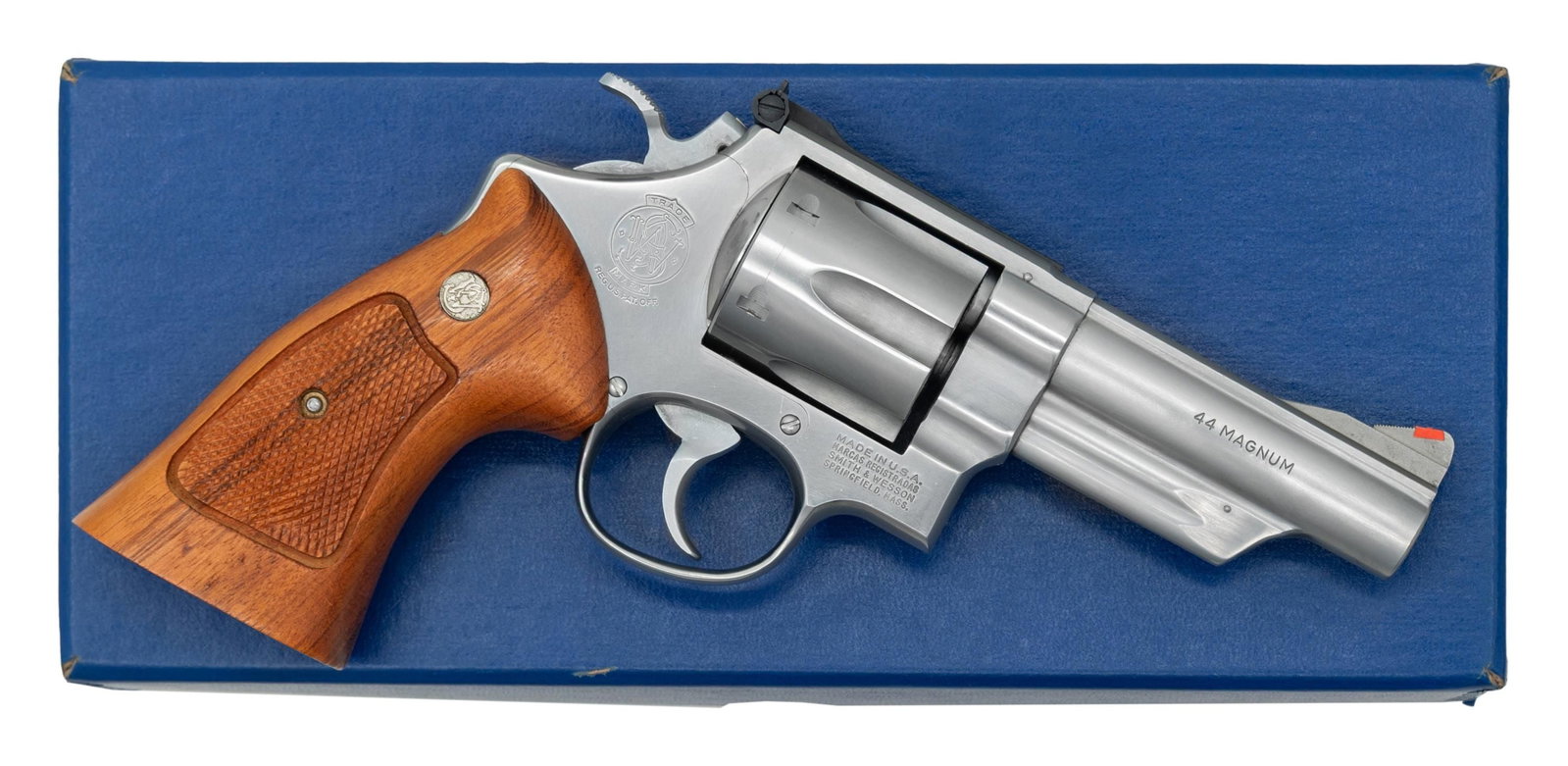 SMITH & WESSON MODEL 629 DOUBLE ACTION REVOLVER.: Cal. 44 Magnum. S# N855175. Bbl 4" pinned with rib. Red insert serrated ramp front with white outline micrometer rear sight. Shrouded extractor. Fluted 6 shot cylinder Stainless steel 3 screw N frame 