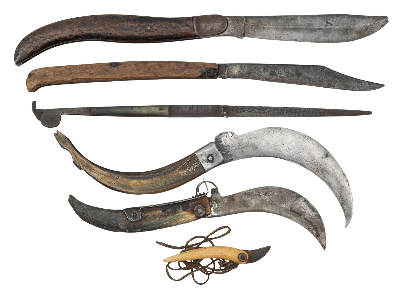 GROUP OF SIX EARLY FOLDING KNIVES.: Ranging from a monster 20" opened with hefty .35" thick 9" blade, tip chipped; another long 19" wood handled primitive folder 9" clip point blade down to well patinaed antler tip with 1.5" blade. COND