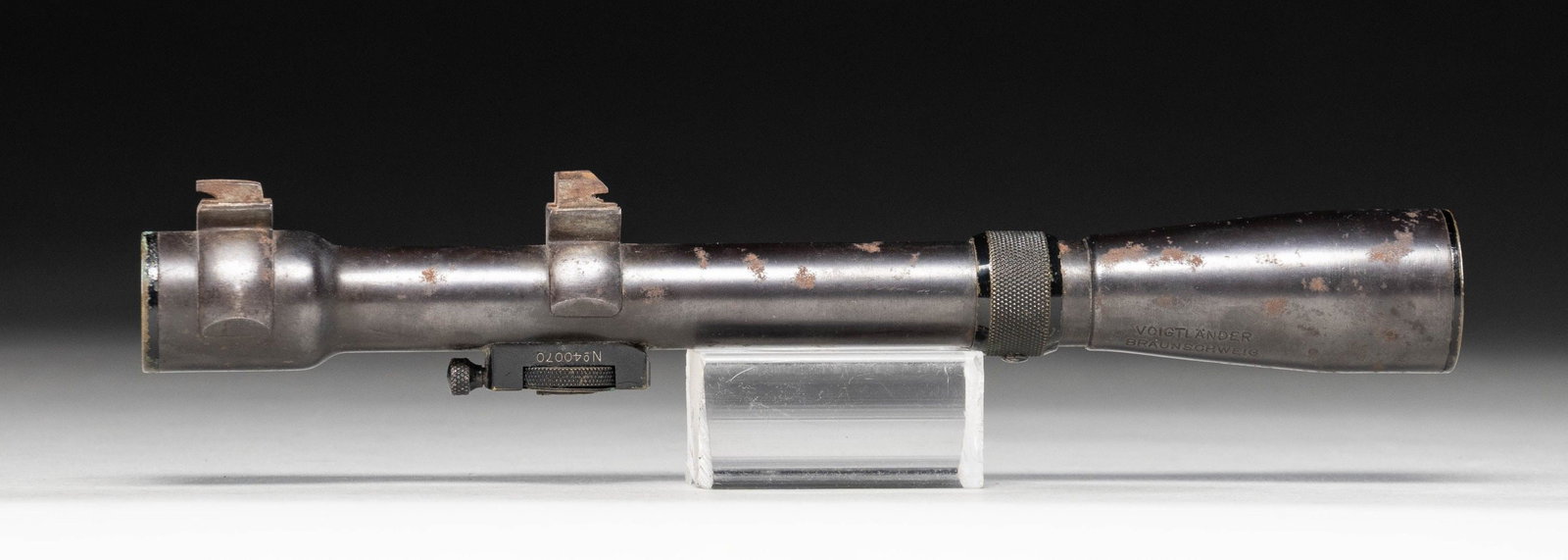 WW1 ERA VOIGTLANDER SKOPRAETTE SCOPE.: WW1 era Voightlander 4x power Skoparette scope. Top dial lacks visible measurements Scope has a post reticle with good optics that have a slight green tint. This type of scope was used by Bavarian