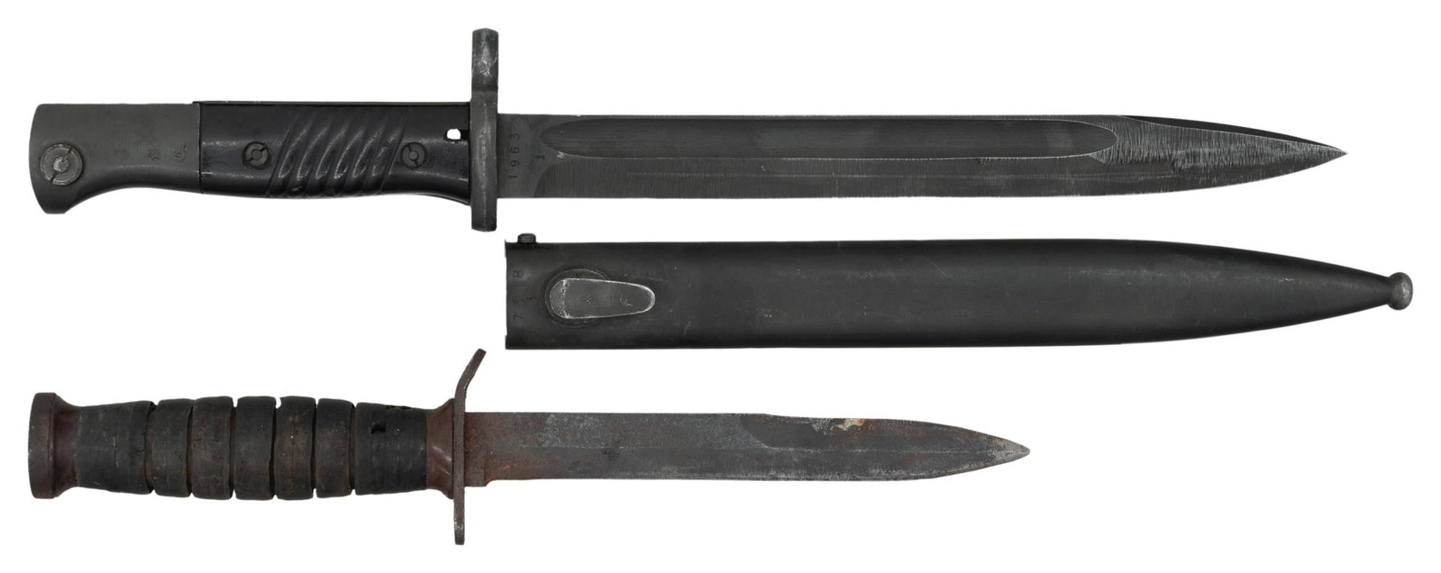LOT OF TWO WW2 EDGED WEAPONS. (1 of 2)