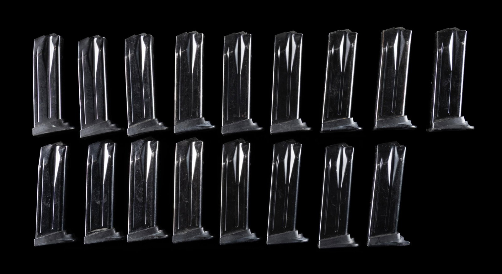 17 HK P2000 / USP COMPACT 40 S&W, 12 RD MAGAZINES. (1 of 2)