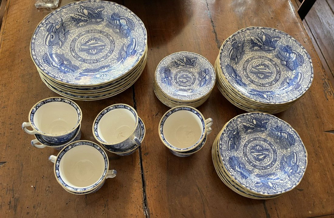 Mottahedeh Torquey Winterthur dinnerware service For 8: 3 cups have a little staining but no chips or cracks on any of the pcs remainder of pieces in excellent condition