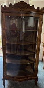 Oak bow Front China Cabinet: In great condition Size 69Hx29W x14D