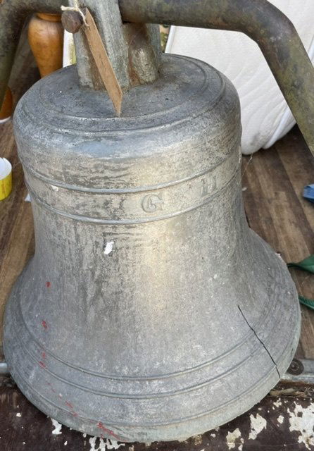 Large ships Bell dated 1834 (1 of 4)