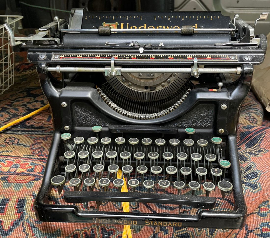 Underwood Typewriter (1 of 3)