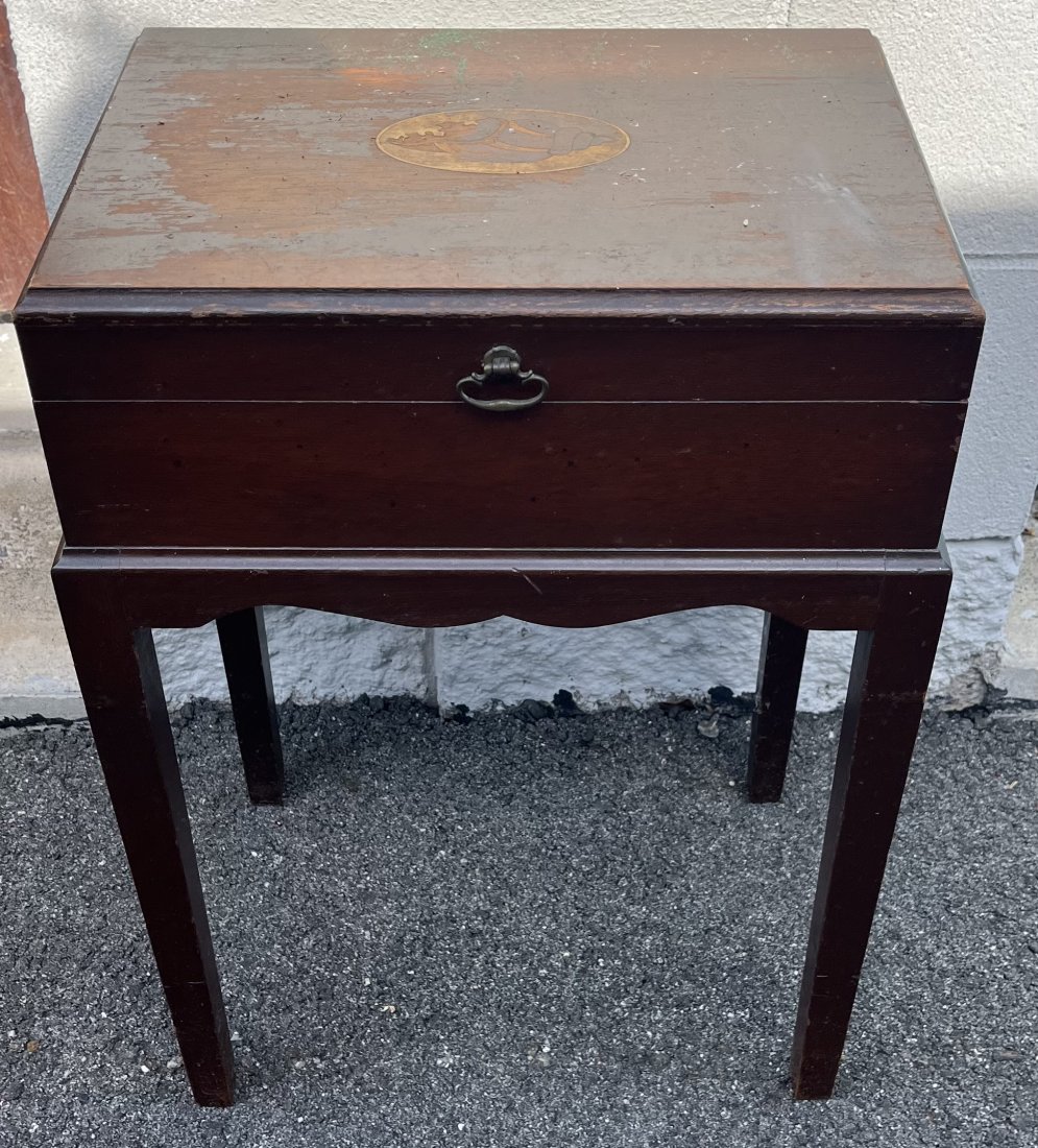 Sm Box on Stand Shell Inlay (1 of 4)