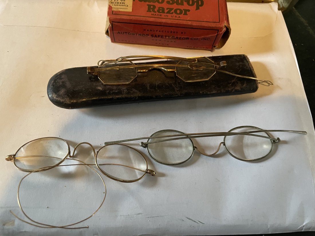 3 early spectacles and one box and razor: Wire frames
