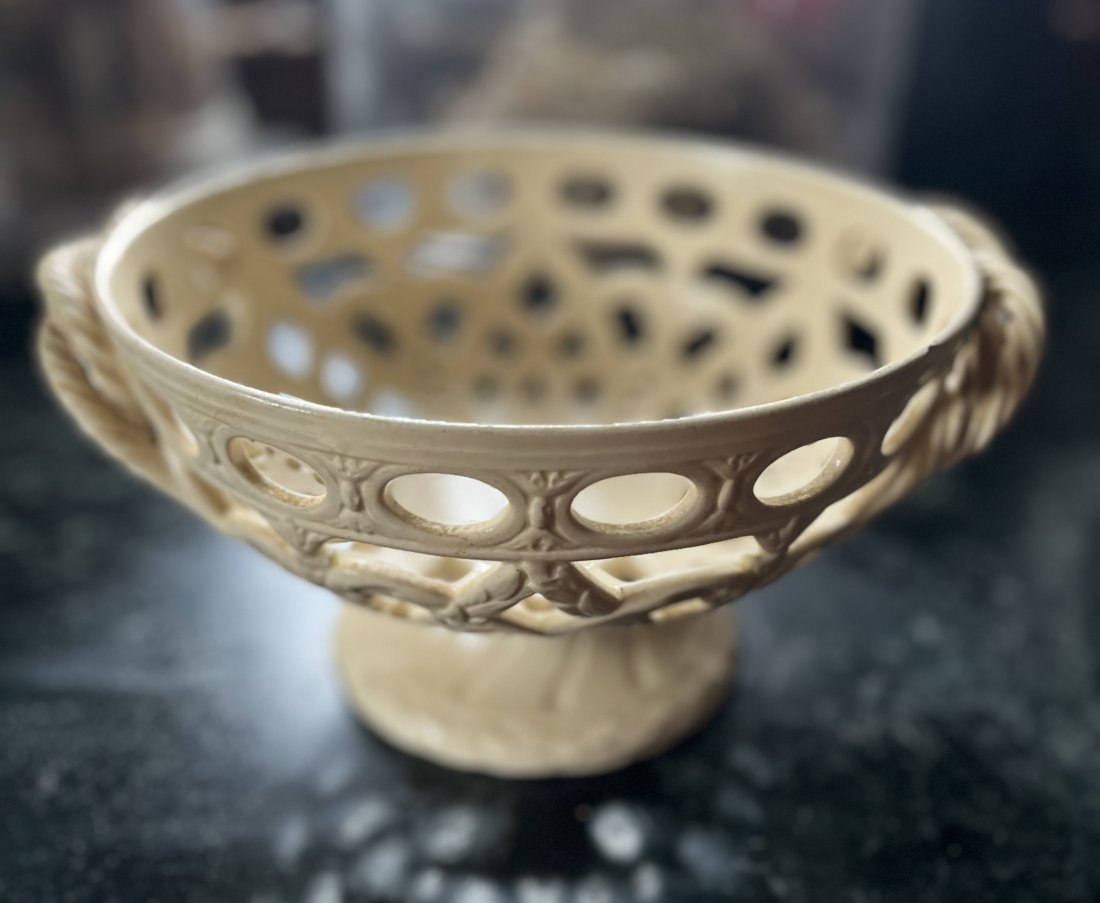 Wedgewood Creamware Fruit Bowl 5” x 9.6”: Has repaires not sure if it was broken and repaired or just have cracks please go to photos