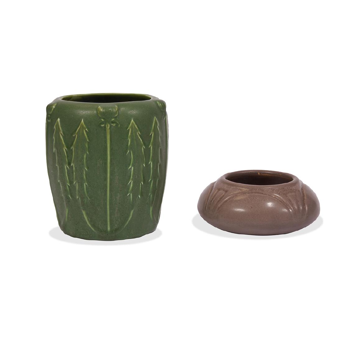 Hampshire Pottery Dandelion vase (1 of 2)