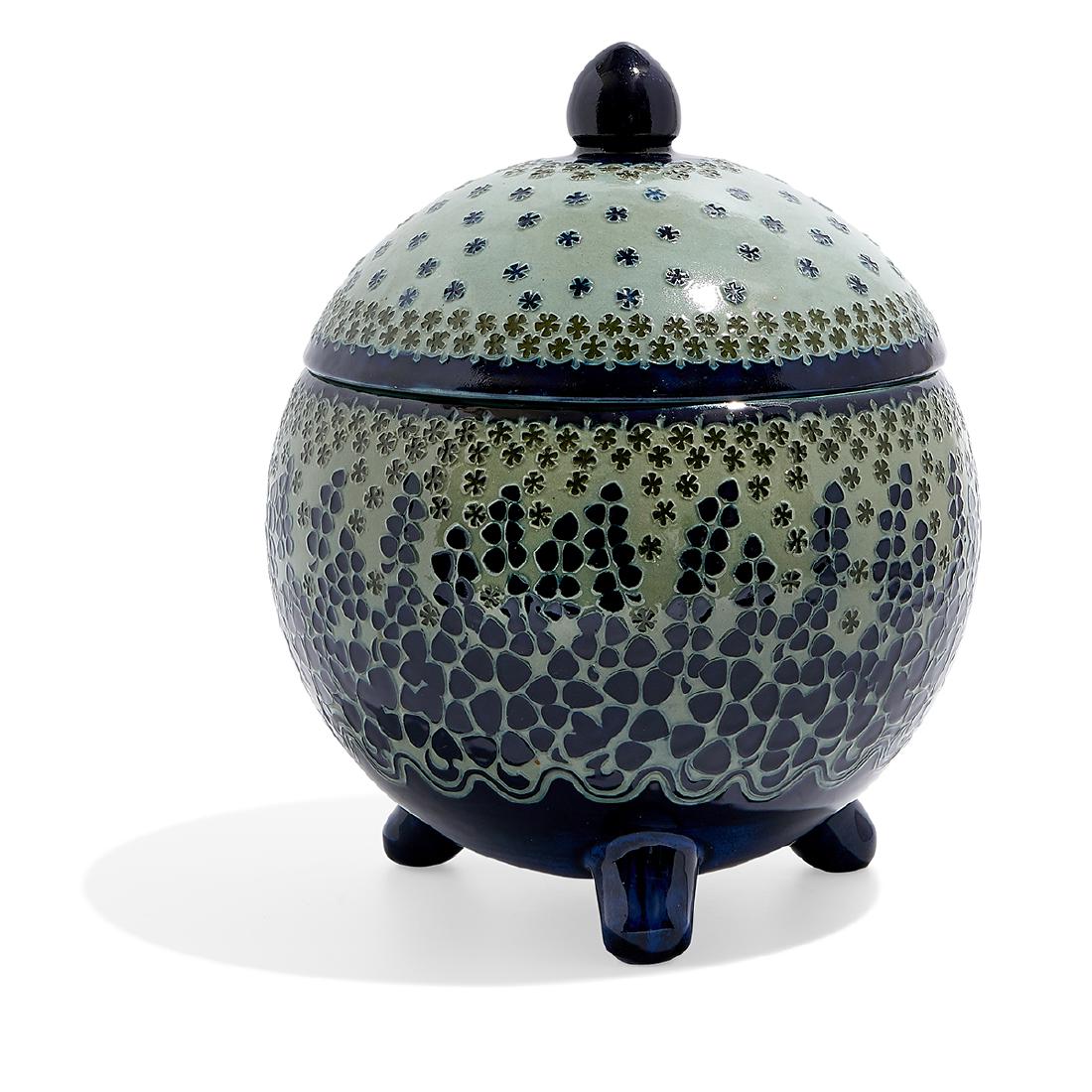 Richard Riemerschmid / Reinhold Merkelbach tureen (1 of 3)