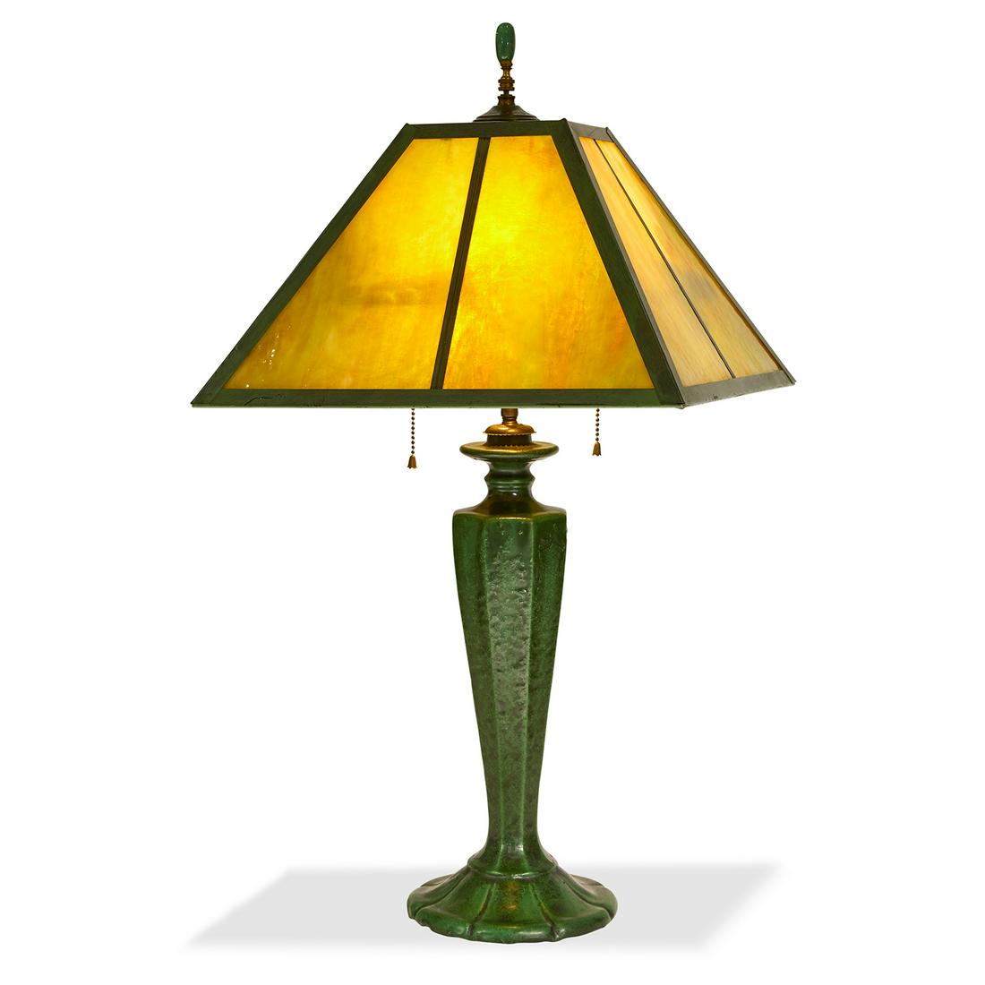 Weller Pottery Co. table lamp (1 of 2)