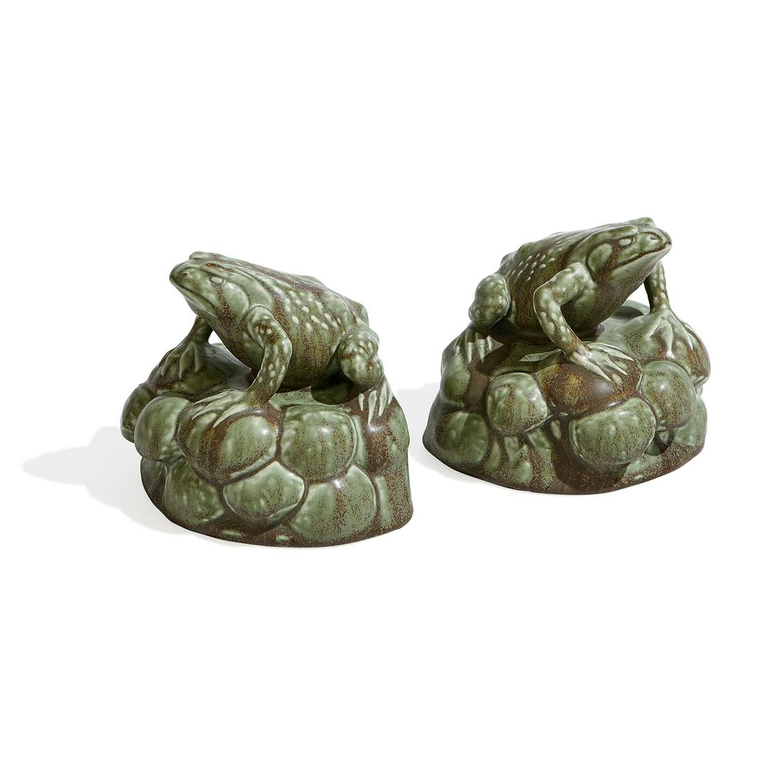 Rookwood Pottery frog bookends, #2603, pair (1 of 3)