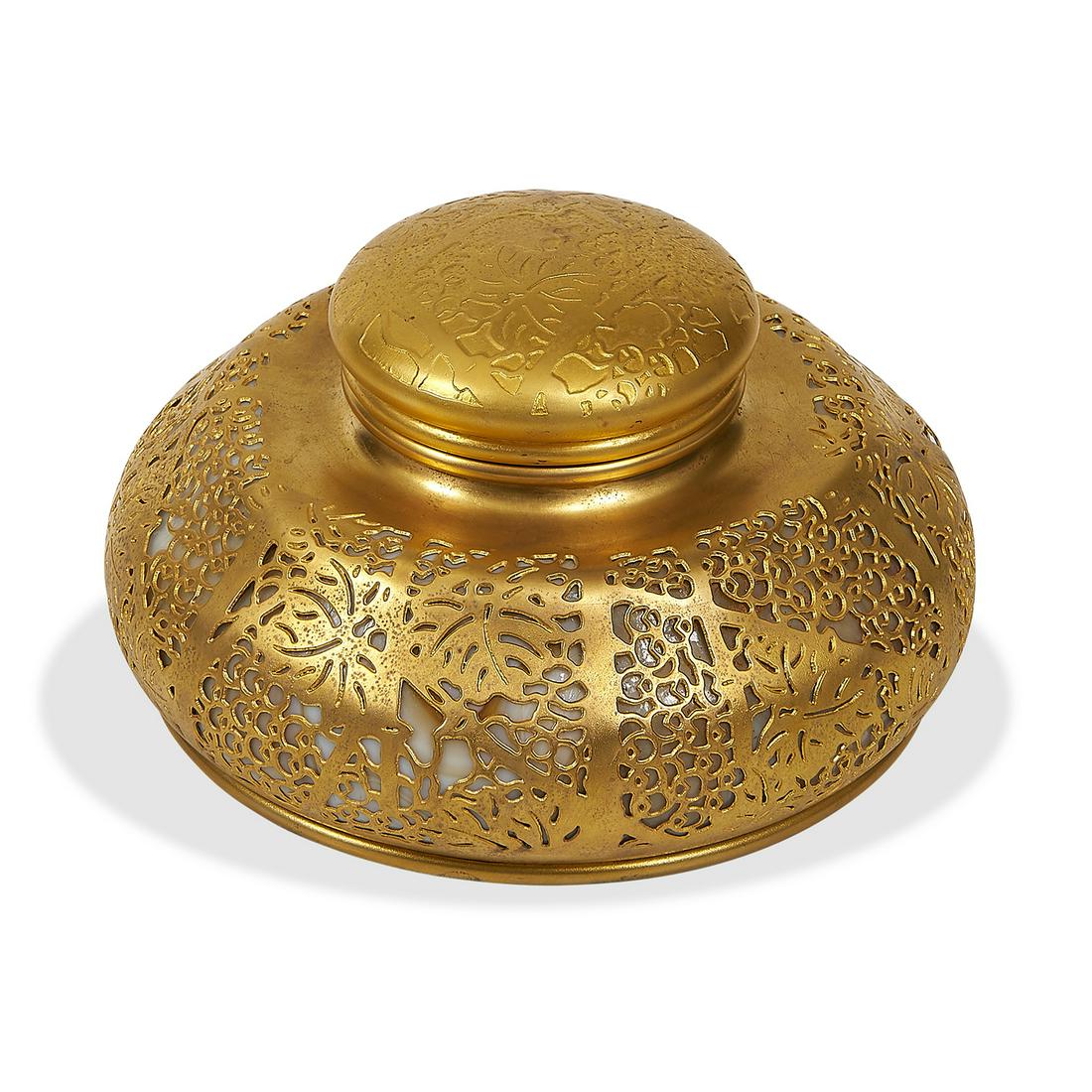 Tiffany Studios Grapevine inkwell, #847 (1 of 3)