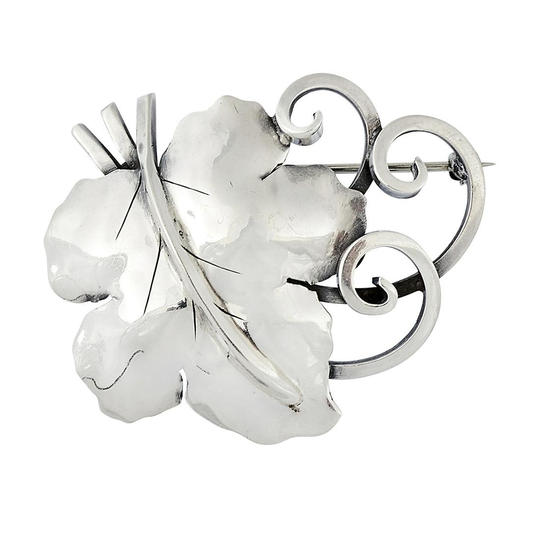 Edward Everett Oakes grape leaf & tendrils brooch (1 of 2)