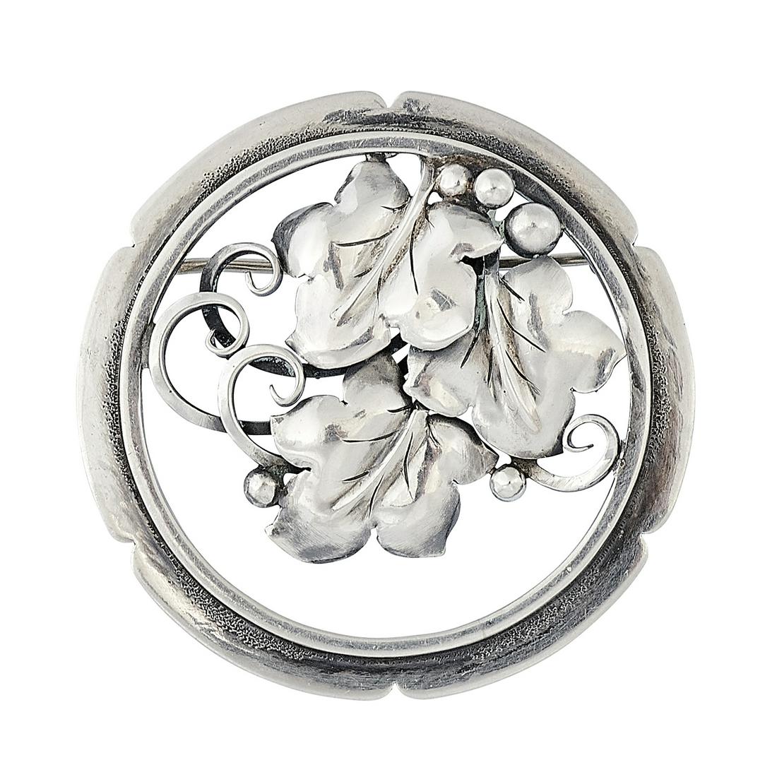 Gilbert Burton Oakes round brooch (1 of 2)