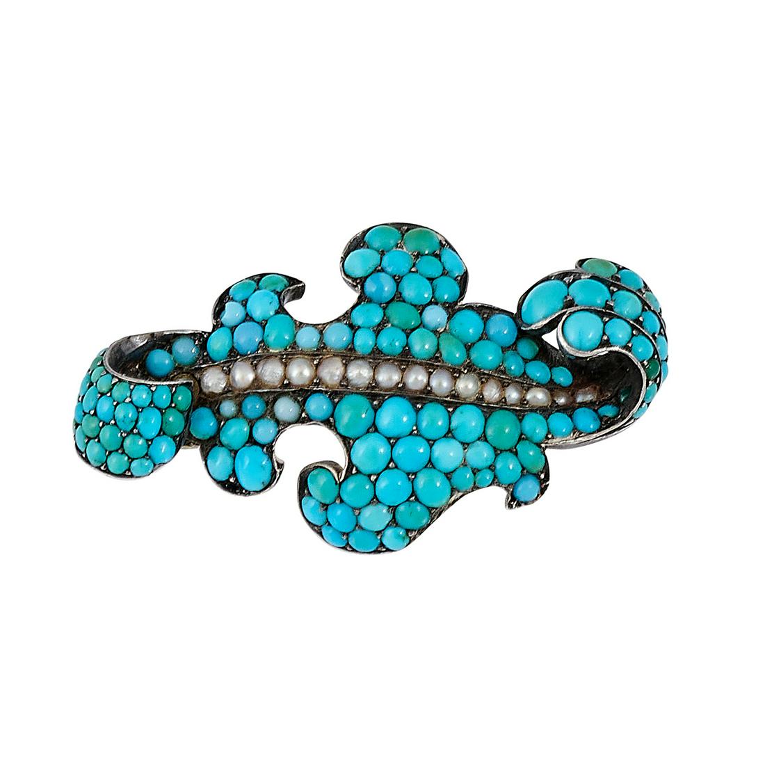 Victorian leaf-form brooch with the original box (1 of 3)