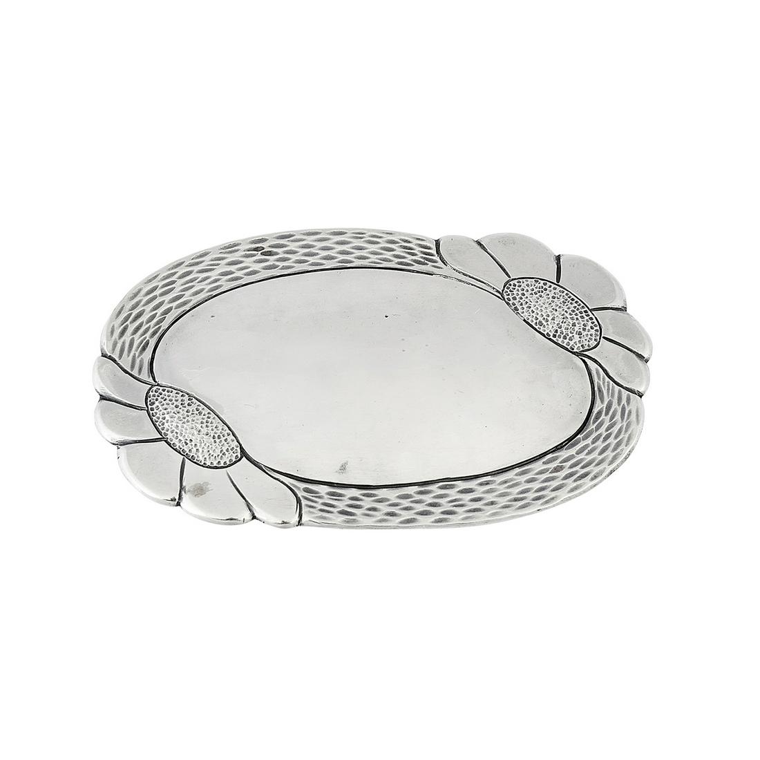 Walter Upham Jennings oval brooch: Walter Upham Jennings (1879-1963) oval brooch with floral motif East Aurora, New York sterling silver stamped and etched marks 12.4 dwts 2 5/16"w x 1 7/16"h Provenance: The Estates of Vera Parry and J