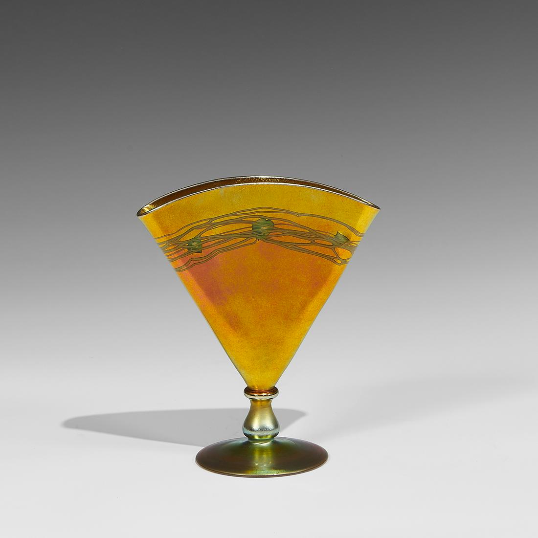Steuben Glass Works fan vase (1 of 4)