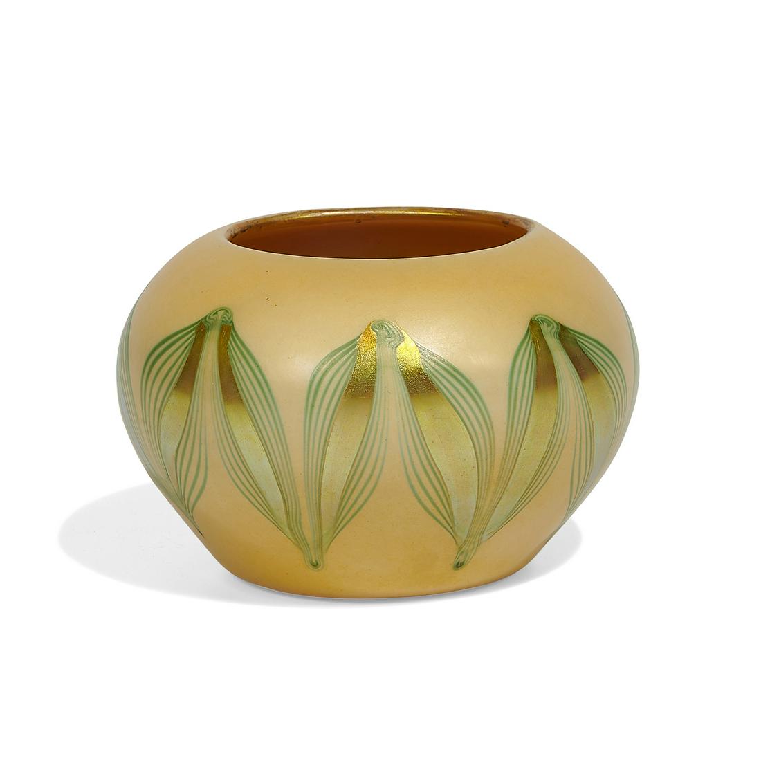 Union Glass Company Kew Blas vase (1 of 2)