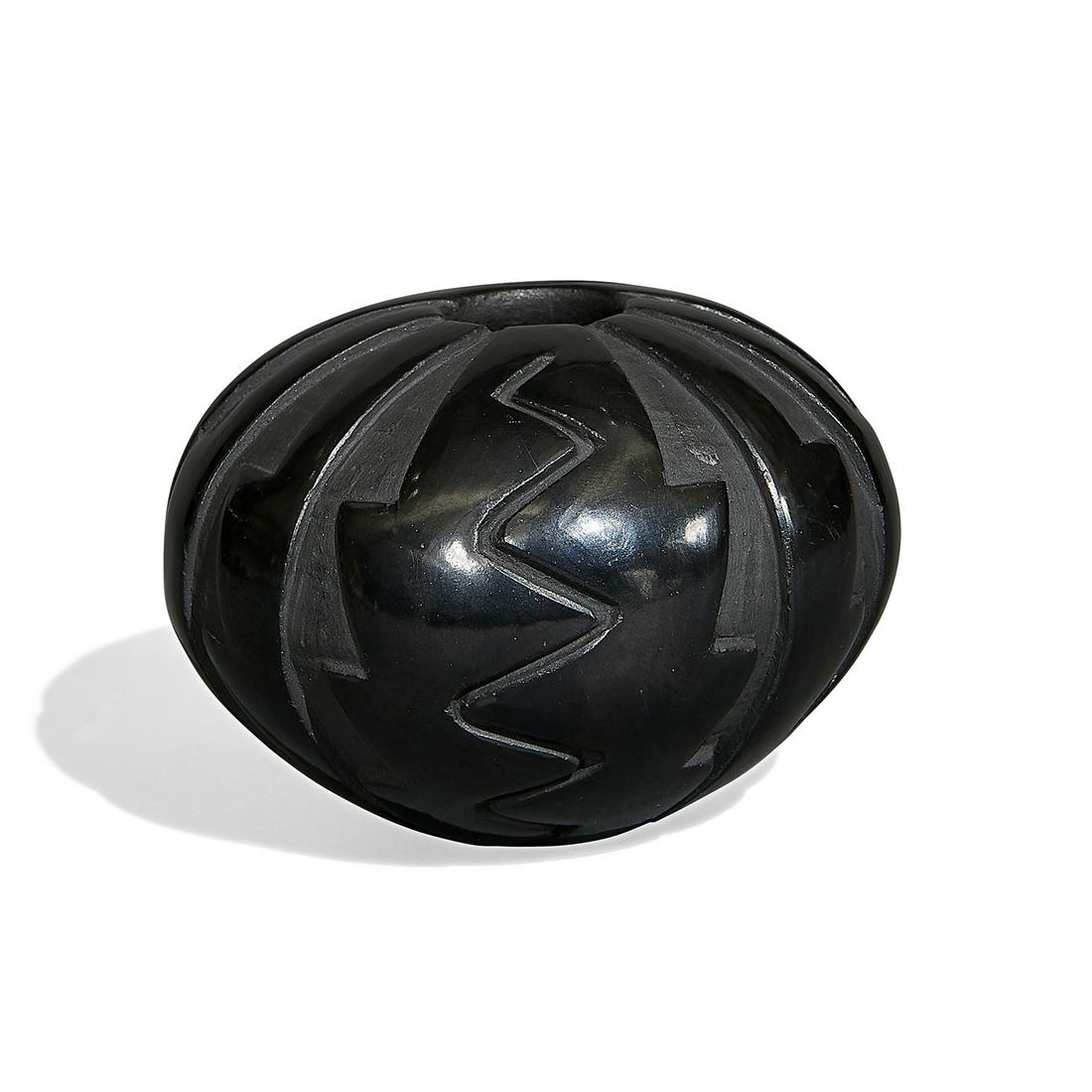 Denise Chavarria / Santa Clara Pueblo vase (1 of 4)