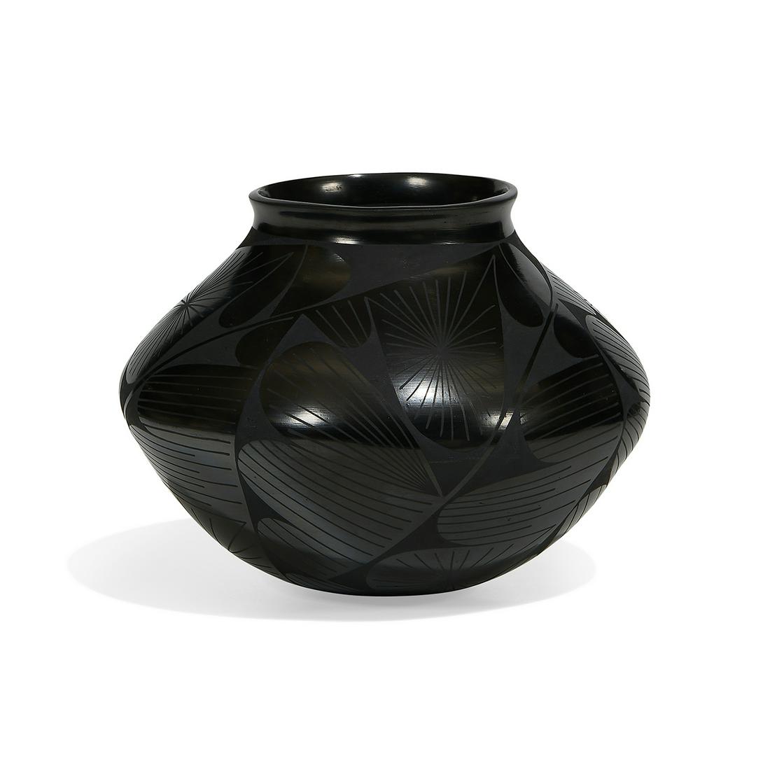 Jaime Quezada, Mata Ortiz Pueblo Casas Grande pot (1 of 3)