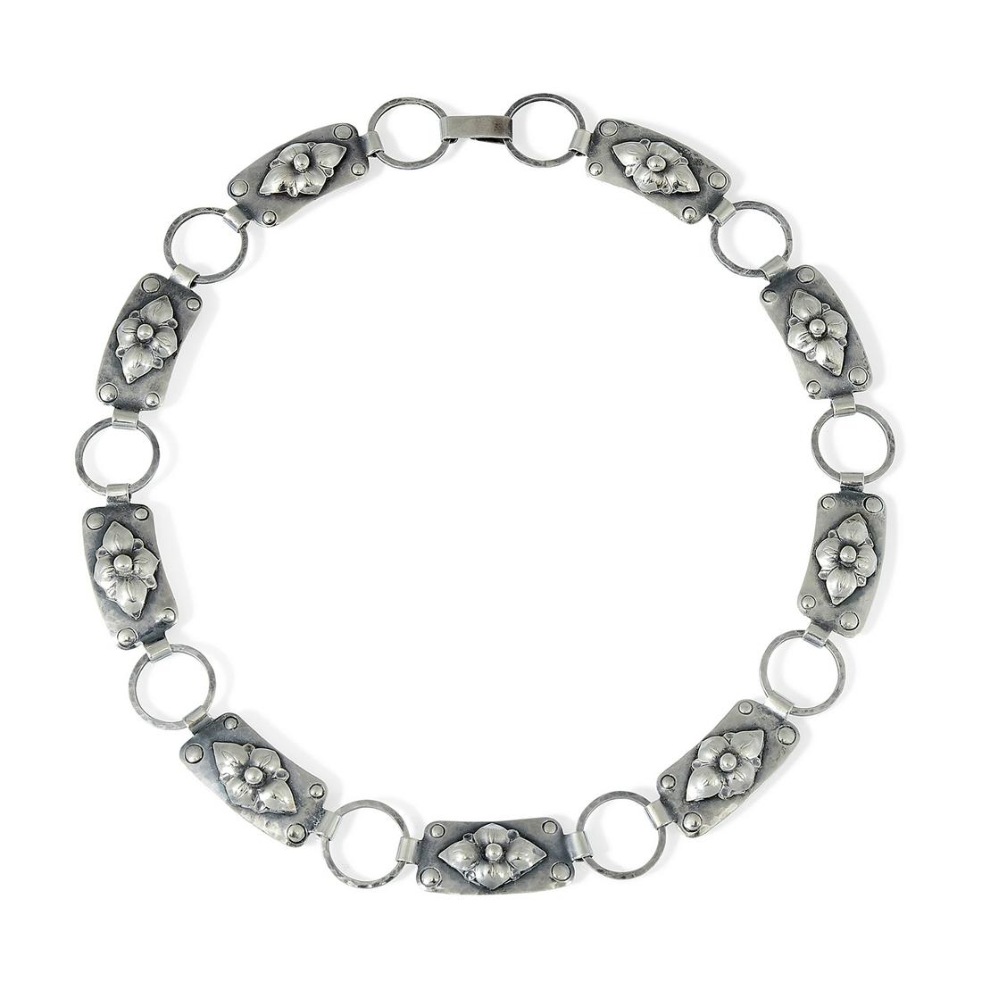 Bjarne Meyer necklace with floral decorated links (1 of 2)
