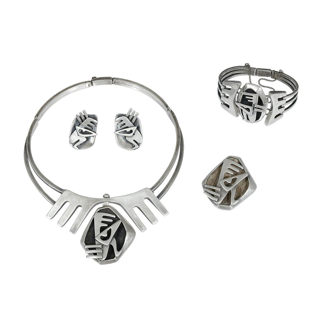 Salvador Terán parure, #157 (1 of 2)