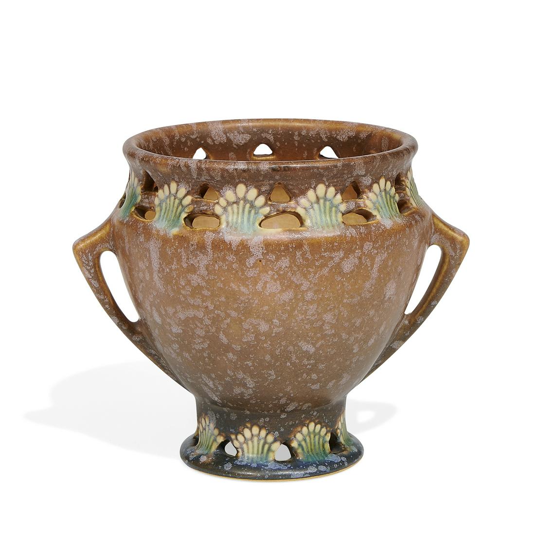 Roseville Pottery Co. Ferella vase, shape 4984 Nov 10, 2021 Toomey & Co. Auctioneers in IL