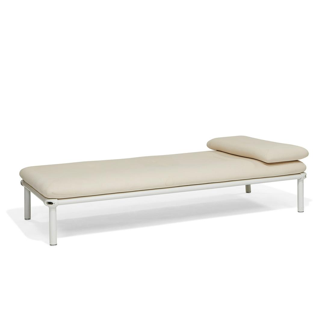 Hannah & Morrison Knoll daybed (1 of 2)