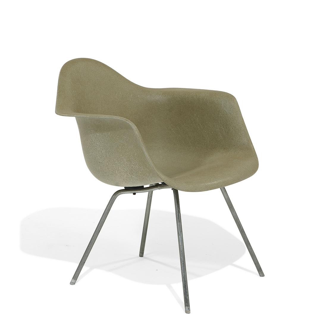 Charles & Ray Eames Evans Products armchair (1 of 2)