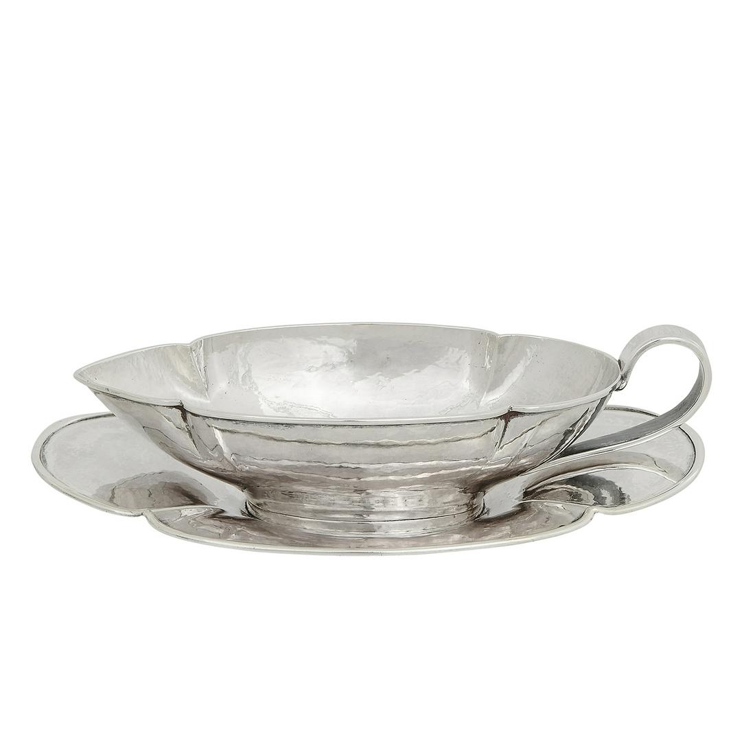 The Kalo Shop lobed gravy boat with underplate (1 of 4)