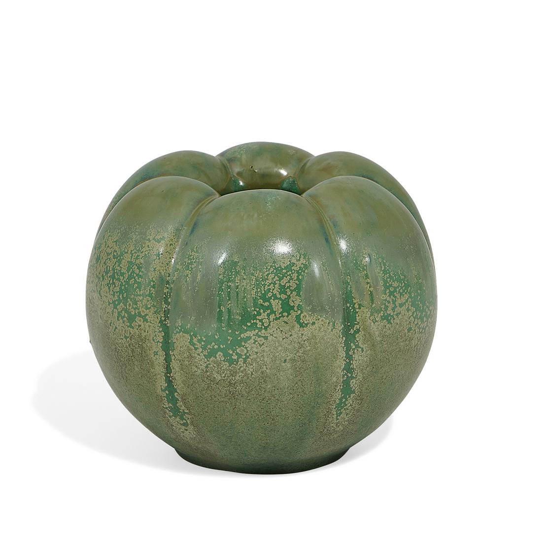 Fulper Pottey Co. Bell Pepper vase (1 of 4)