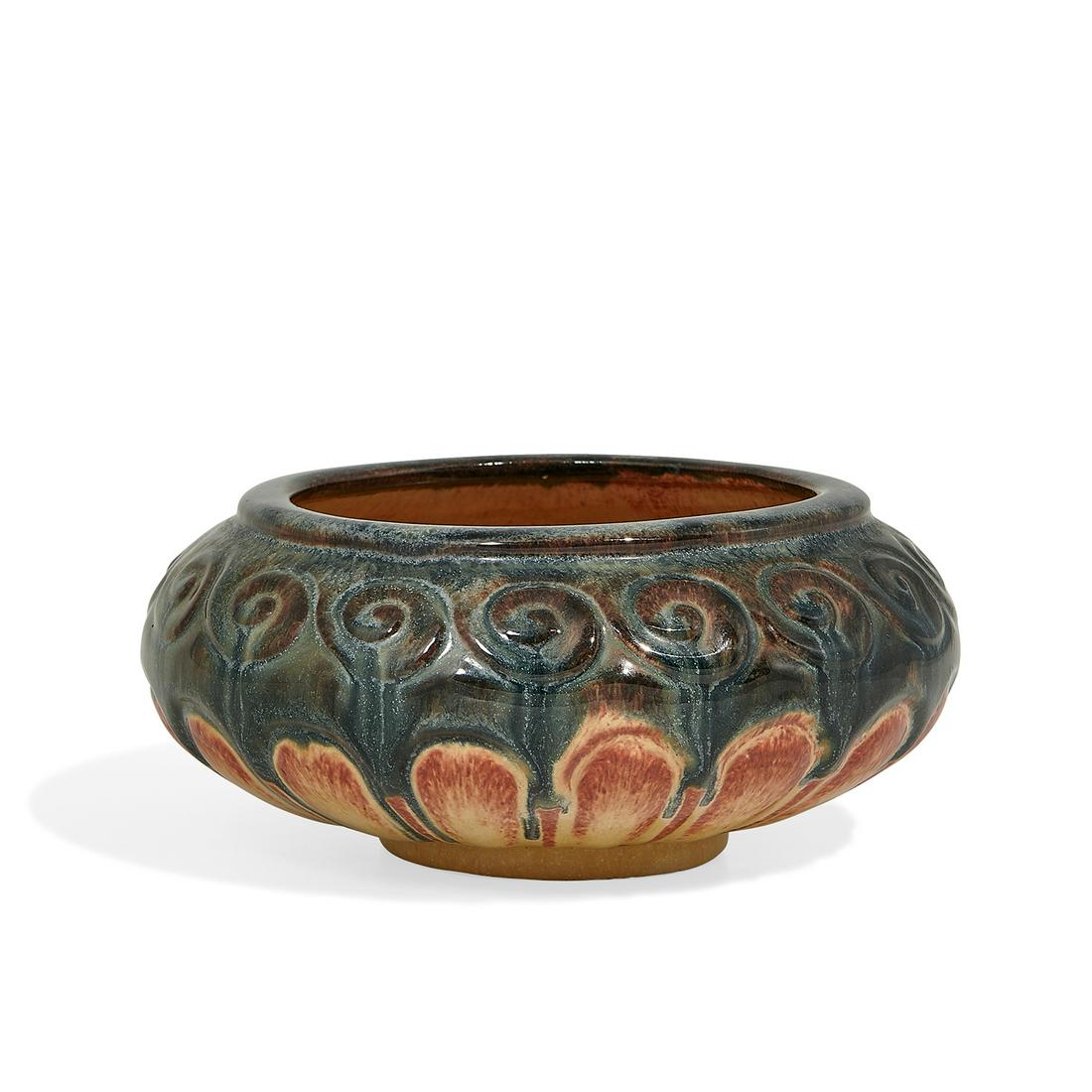 Muncie Pottery rare bowl in Gloss Peachskin glaze (1 of 3)