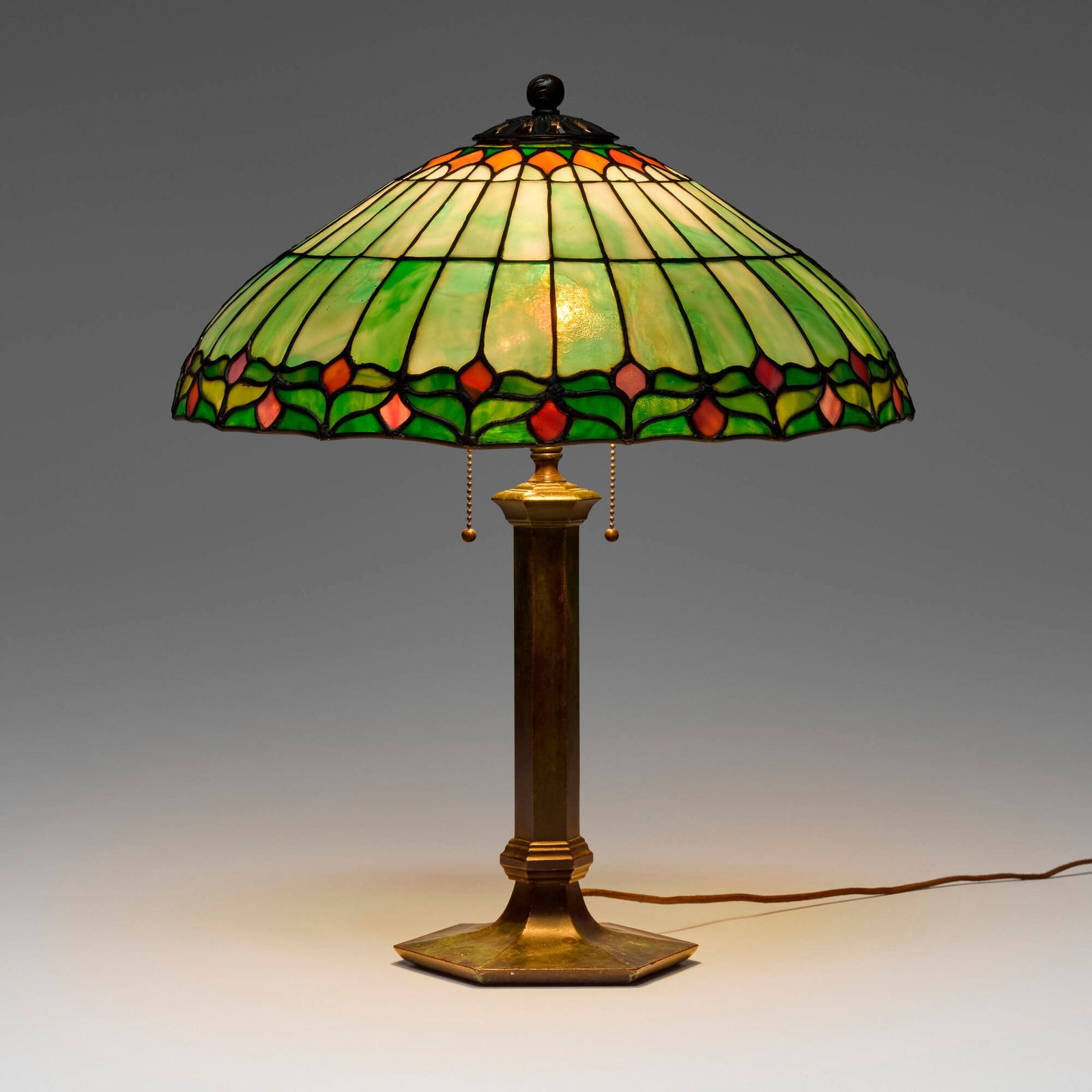 Suess Ornamental Glass Company, Table lamp (1 of 3)