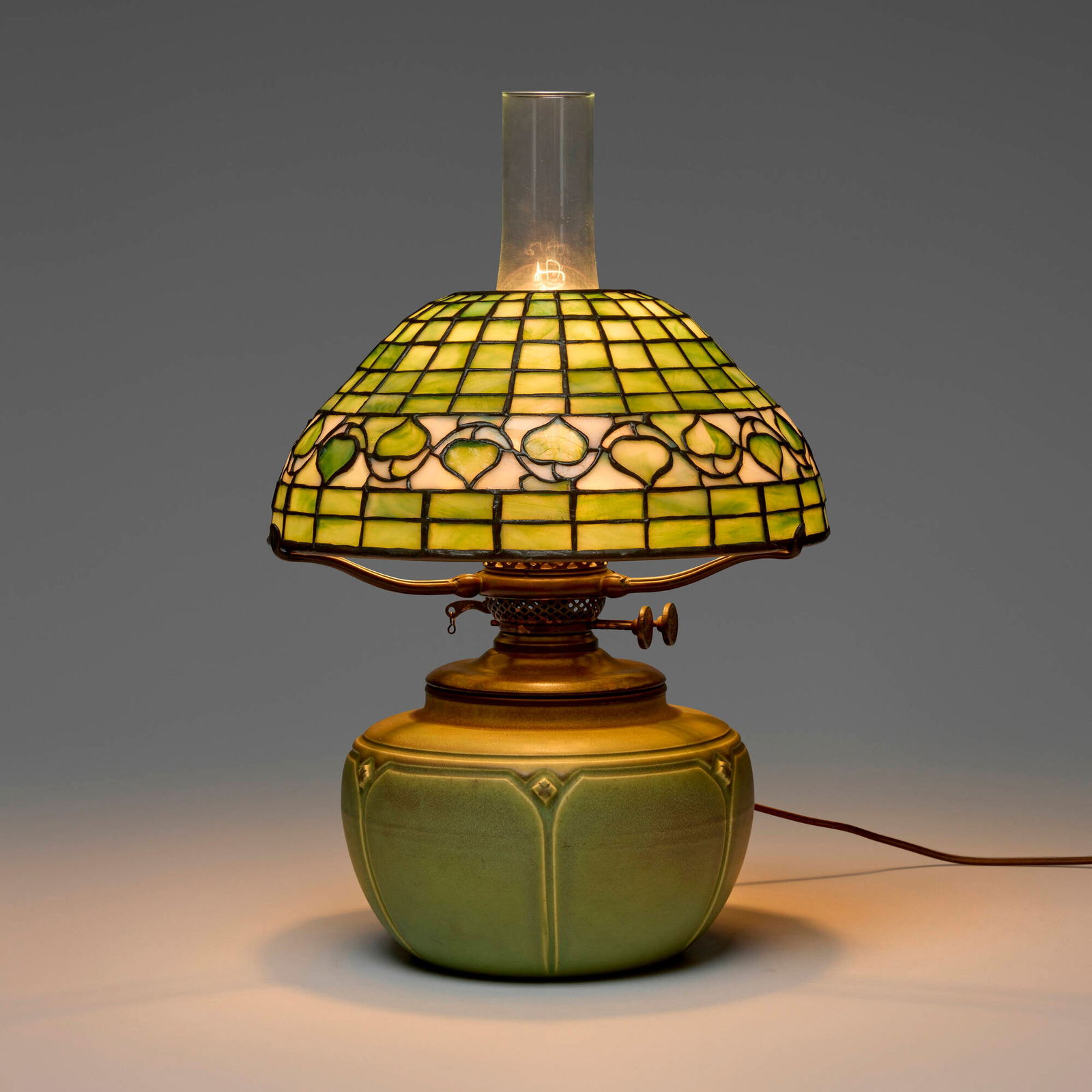Tiffany Studios and Rookwood Pottery, Vine Border (Acorn) table lamp (1 of 6)