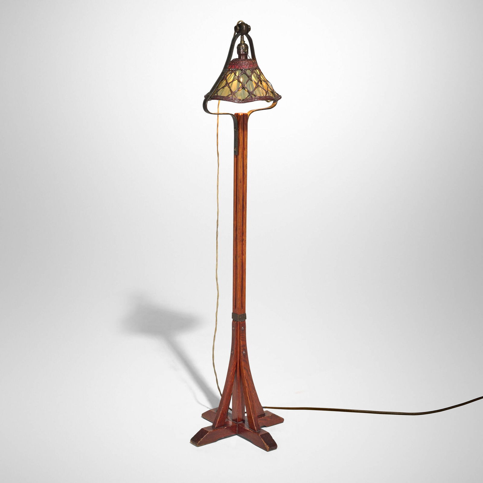 Gustav Stickley, Floor lamp, model 500 (1 of 3)