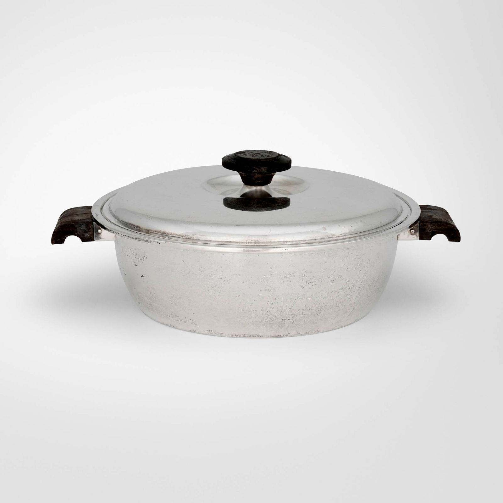 Ricci & C. S.p.A., Art Deco covered bowl: Ricci & C. S.p.A. Art Deco covered bowl Italy, c. 1935 .800 silver, lacquered wood 4.5 h x 12 w x 9.5 d in (11 x 30 x 24 cm) Impressed maker's mark to underside 'REC 800'. 30.51 ozt. (gross