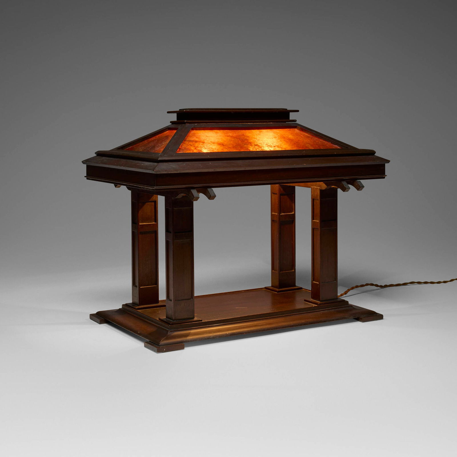 Prairie School, Table lamp: Prairie School Table lamp c. 1910 mahogany, mica 19.375 h x 24 w x 15.75 d in (49 x 61 x 40 cm) Provenance: Collection of Gary Diamond, Los Angeles This work will ship from Chicago, Illinois.