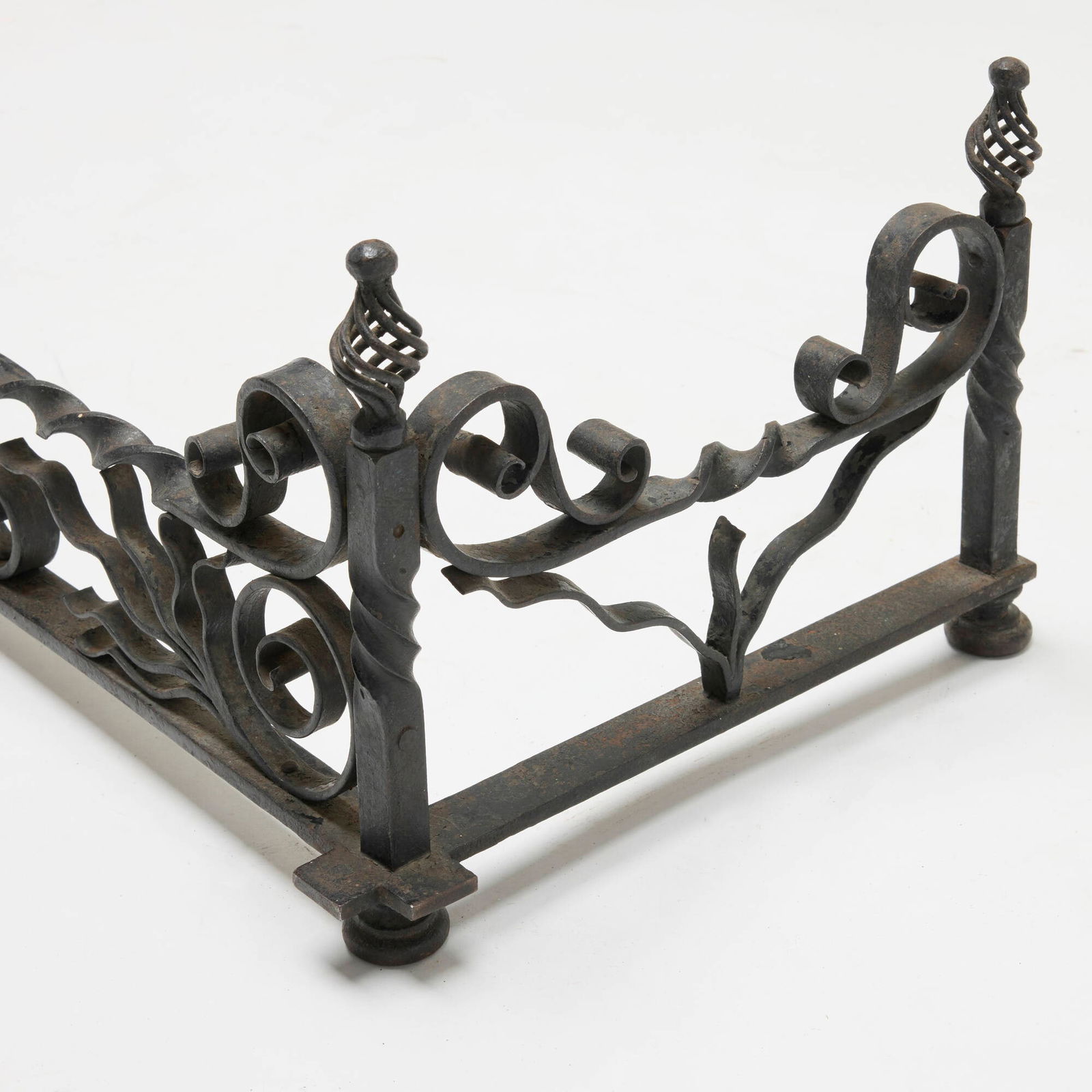 Continental, Fireplace fender - 4