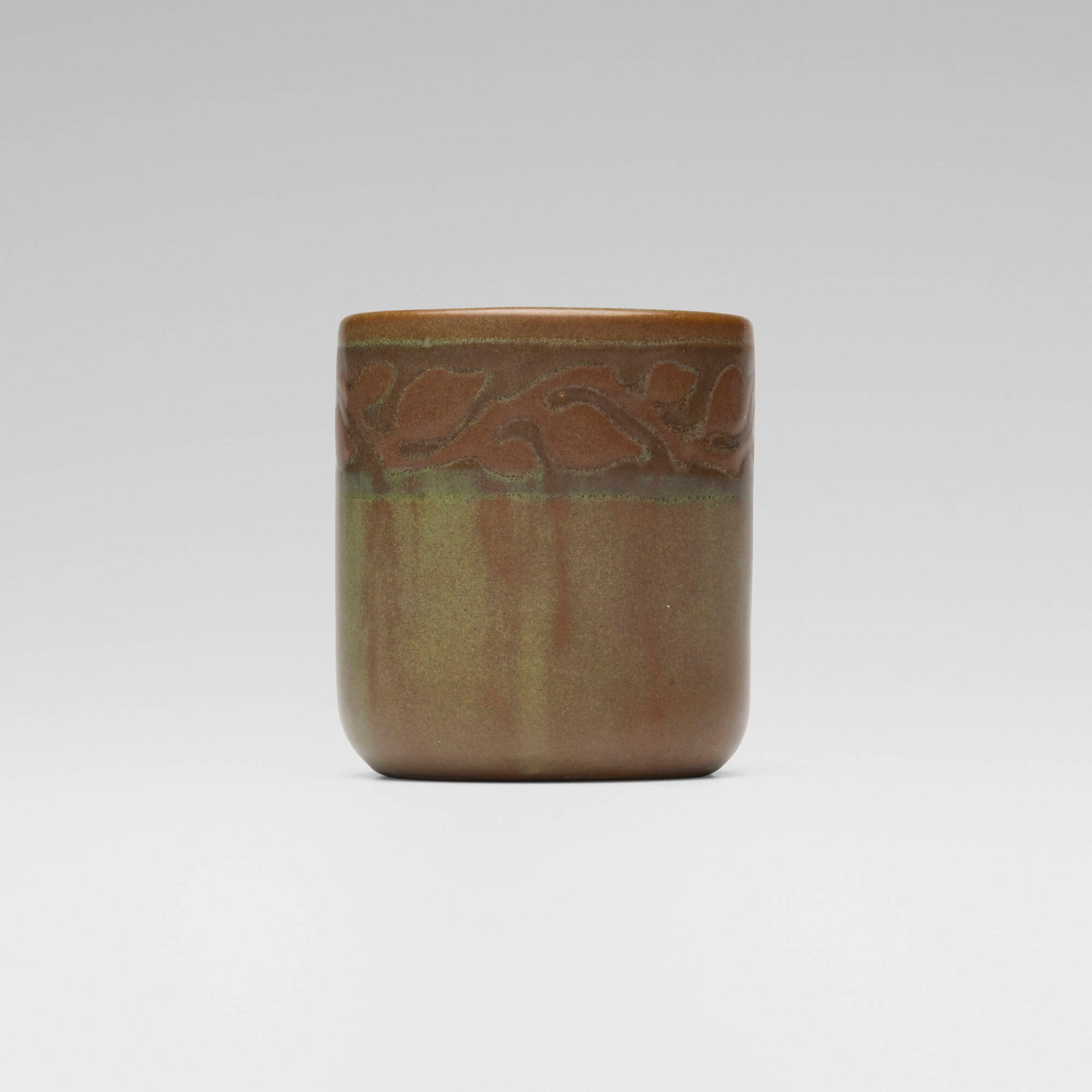 Arthur Eugene Baggs for Marblehead Pottery, Vase with leafy vines (1 of 4)