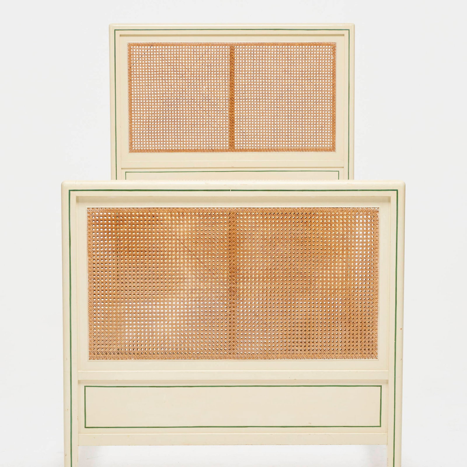 Elsie de Wolfe, Custom bed - 4