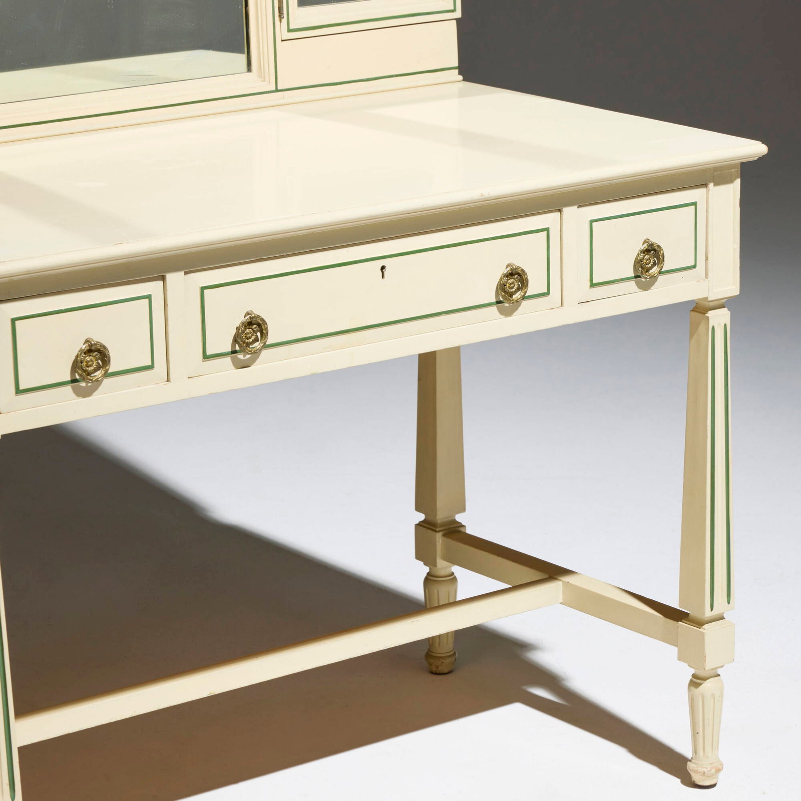 Elsie de Wolfe, Custom dressing table - 4