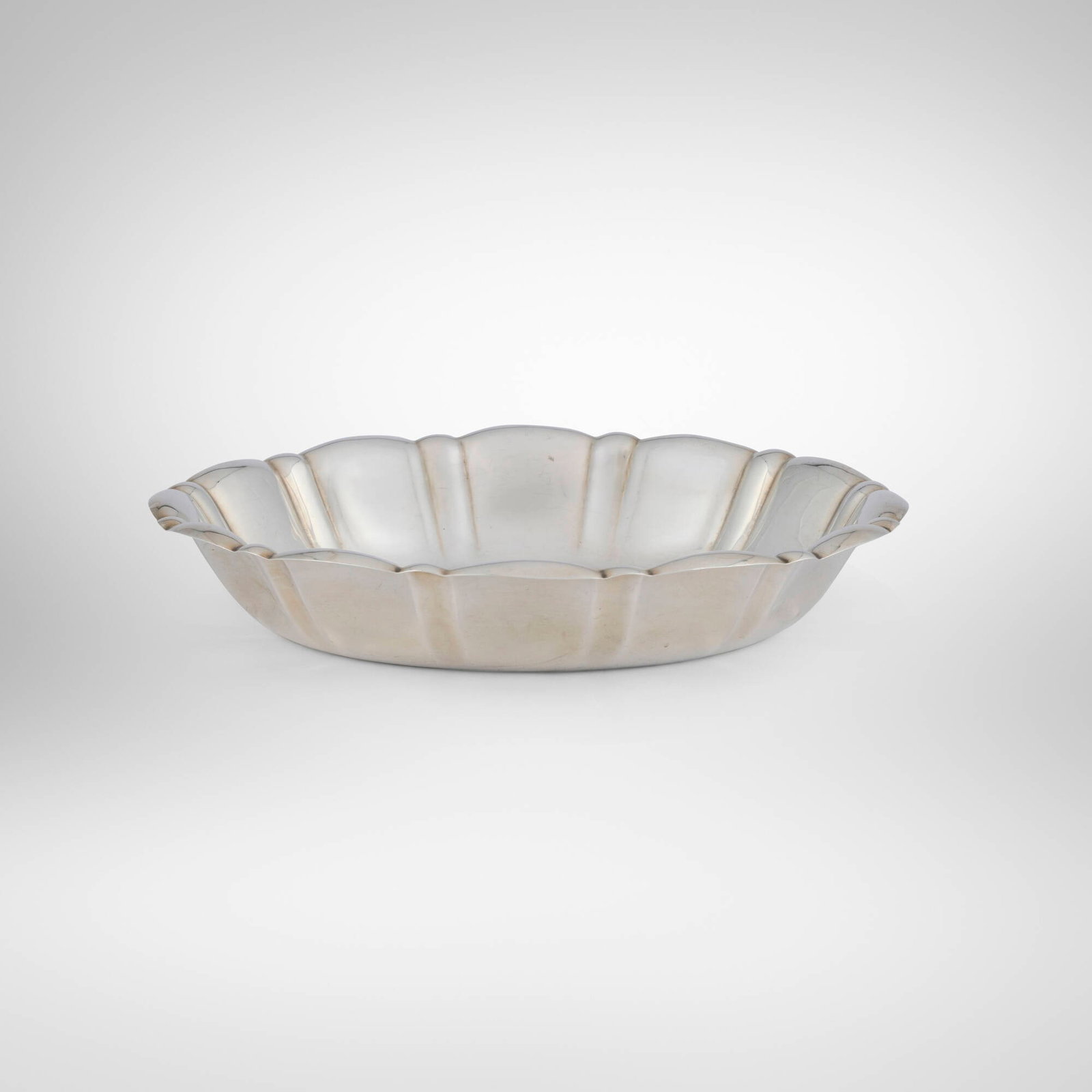 Frank W. Smith Silver Co., Fluted dish: Frank W. Smith Silver Co. Fluted dish Gardner, USA, first half of the 20th century sterling silver 1.5 h x 9 dia in (4 x 23 cm) Impressed manufacturer's mark to underside 'S' and '