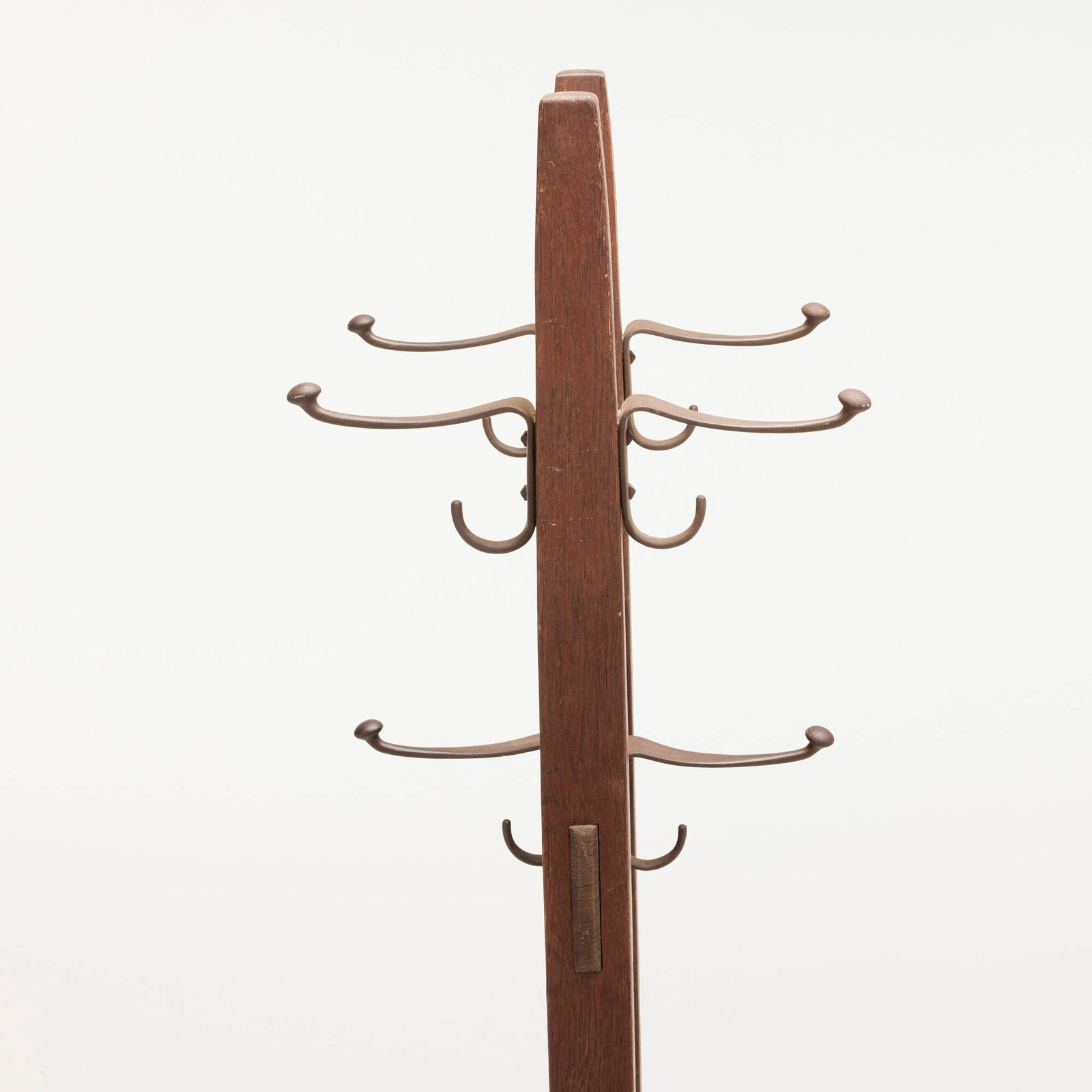 Gustav Stickley, Double costumer, model 53 - 3