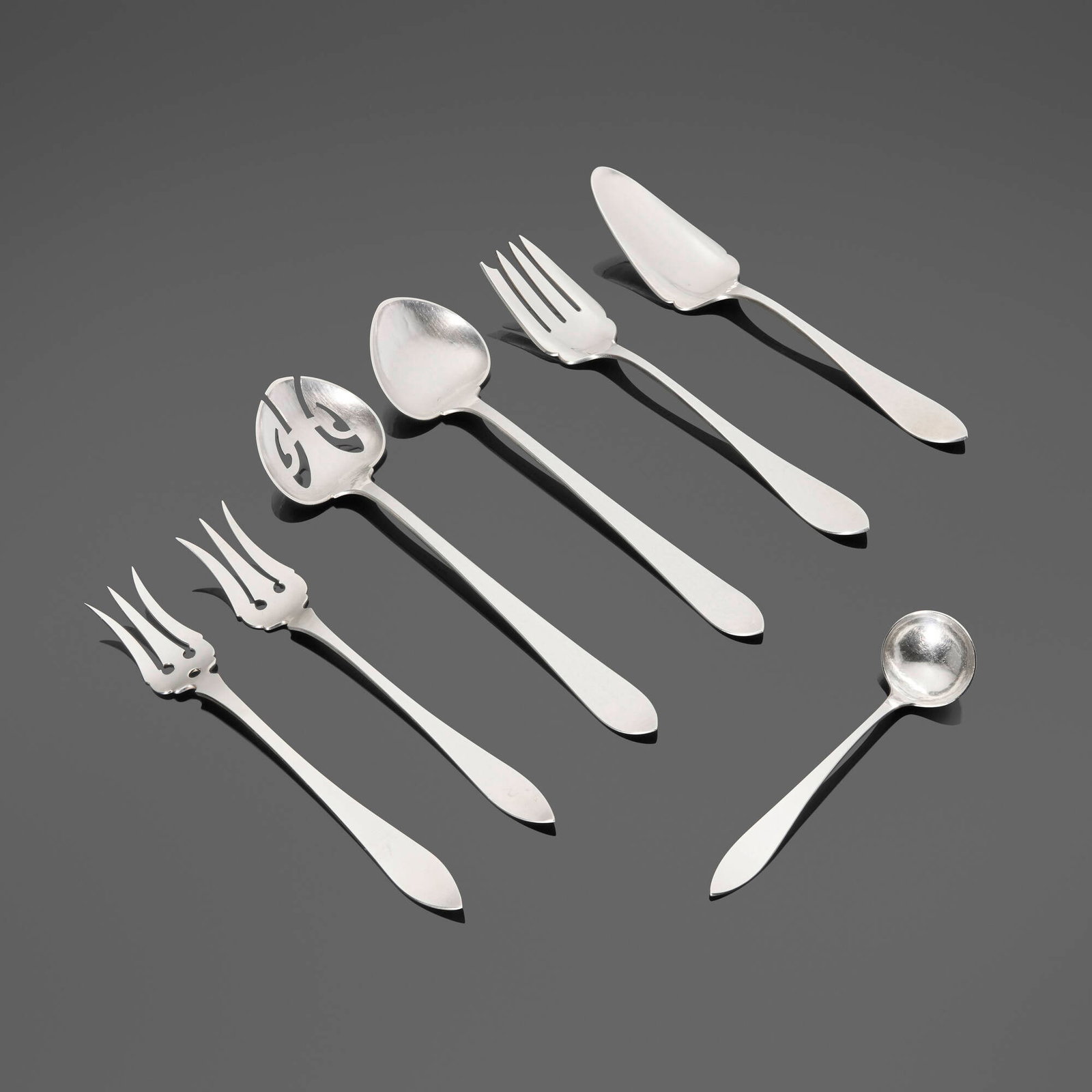 The Kalo Shop, Collection of serving articles: The Kalo Shop Collection of serving articles Chicago, USA, first half of the 20th century sterling silver Lot comprises a salad serving set (spoon and fork), a cake/pie server, a pair of cold meat